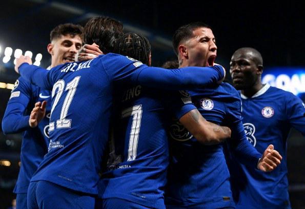 乱成一团 乱成一团