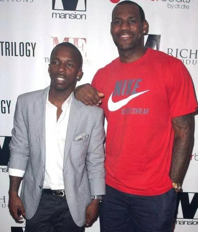 西亚卡姆与 西亚卡姆与